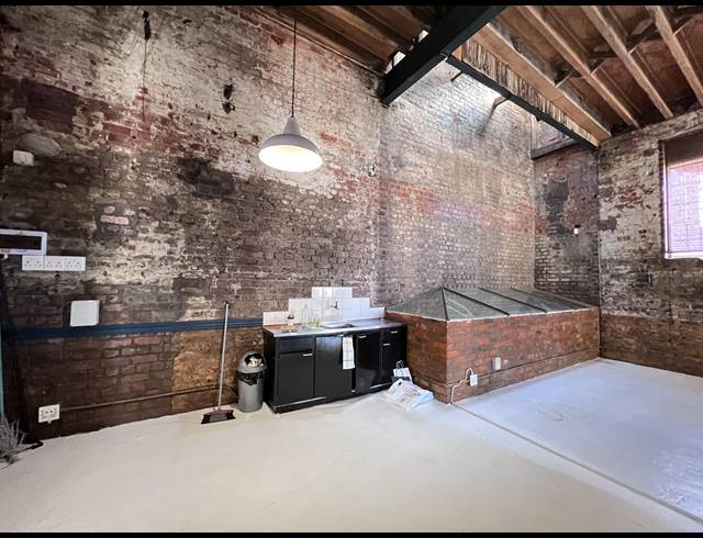 170M² OFFICE TO LET IN WOODSTOCK